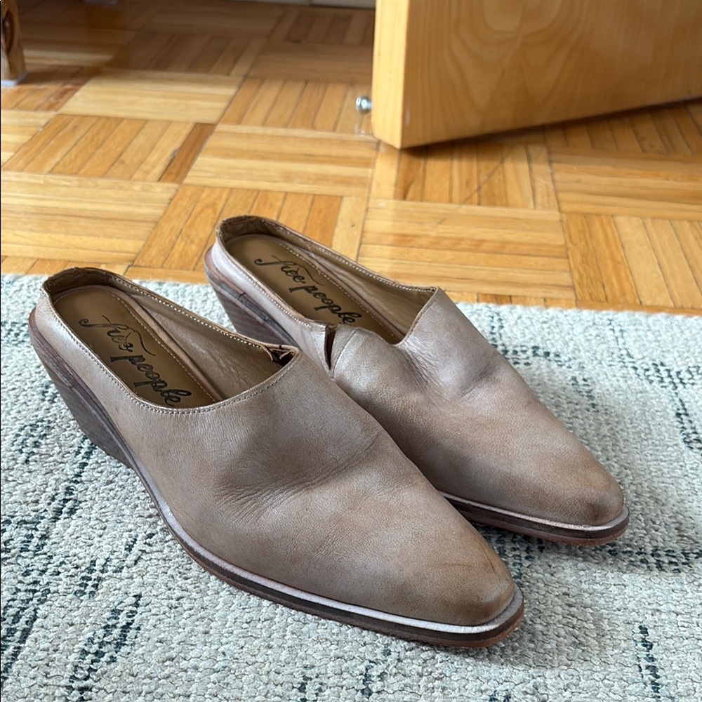 Free People Brown Leather Mules sz 8